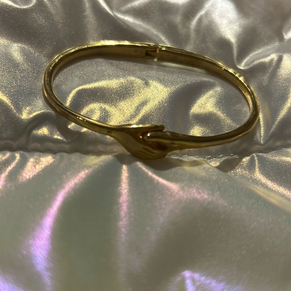 Hand in Hand Gold Bracelet